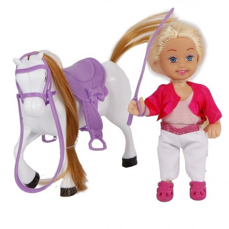 Puppe mit Pferd